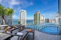 Swimming Pool Monalisa Luxury Hotel