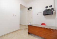 Lobby 5 RedDoorz Syariah near Summarecon Mall Bekasi