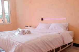 Artayya Puri 2 near Alun Alun Caruban Mitra RedDoorz, THB 283.40