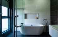 In-room Bathroom 5 Green Villa Danang