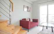 Ruang untuk Umum 3 Spacious and Comfy 2BR Loft Apartment Maqna Residence By Travelio