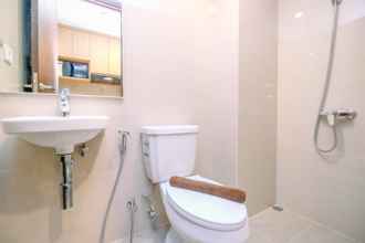 In-room Bathroom 4 Comfortable and Nice Studio Vasaka Solterra Apartment By Travelio