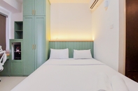 Bilik Tidur Nice and Homey Studio Apartment at Serpong Garden By Travelio