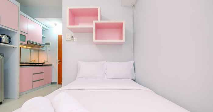 Kamar Tidur Cozy and Homey Studio Room Taman Melati Margonda Apartment By Travelio