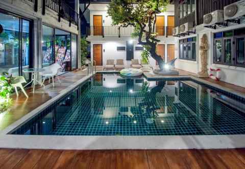 Swimming Pool Sathu Hotel