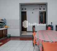 Lobi 2 Pondok Damai Guest House Syariah Mitra RedDoorz