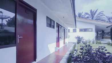 Exterior 4 Burangrang Village Mitra RedDoorz