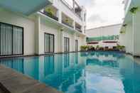 Swimming Pool Bangka Suite Mitra RedDoorz
