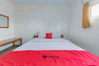 Bedroom RedDoorz Syariah @ Pantai Pelabuhan Ratu