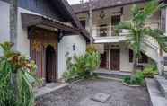 Exterior 3 Cakra Homestay Solo Mitra RedDoorz