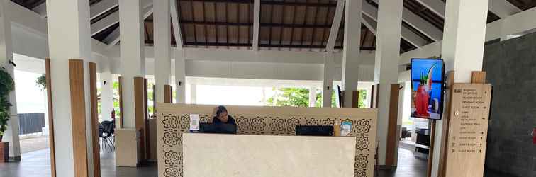 Lobi TAHUNA BEACH HOTEL AND RESORT