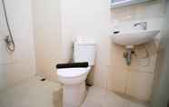 Toilet Kamar 3 Homey and Best Choice Studio at Bale Hinggil Apartment By Travelio