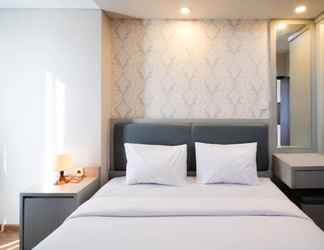 Kamar Tidur 2 Cozy and Modern 1BR at Grand Sungkono Lagoon Apartment By Travelio