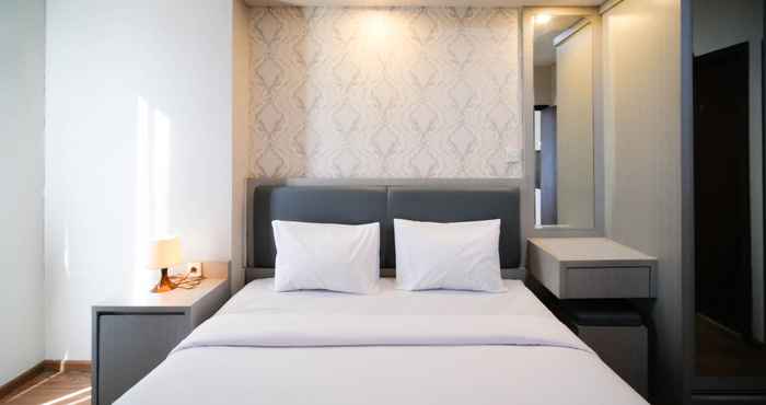 Bedroom Cozy and Modern 1BR at Grand Sungkono Lagoon Apartment By Travelio