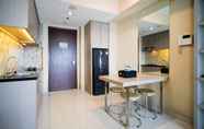 Common Space 3 Cozy and Modern 1BR at Grand Sungkono Lagoon Apartment By Travelio