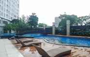 Kolam Renang 6 Cozy and Modern 1BR at Grand Sungkono Lagoon Apartment By Travelio