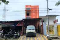 Exterior RedDoorz near GOR Lagaligo Palopo