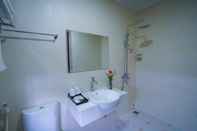 Phòng tắm bên trong Osaka Ha Long Hotel