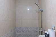 Toilet Kamar Good Deal 2BR at Jarrdin Cihampelas Apartment By Travelio