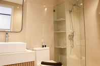 Toilet Kamar Cozy and Best Deal Studio at Daan Mogot City Apartment By Travelio