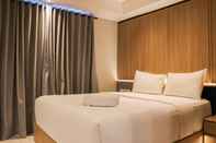 Bilik Tidur Cozy and Best Deal Studio at Daan Mogot City Apartment By Travelio