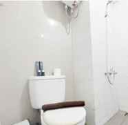 In-room Bathroom 5 Cozy and Homey Living Studio Taman Melati Sinduadi Apartment By Travelio