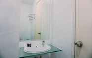 In-room Bathroom 4 Nice and Modern Studio Apartment at Urban Heights Residences By Travelio