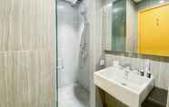 In-room Bathroom 4 Homey and Stunning Studio Capitol Suites Apartment By Travelio