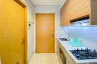 Ruang untuk Umum Homey and Stunning Studio Capitol Suites Apartment By Travelio