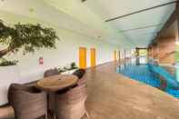 Swimming Pool Homey and Stunning Studio Capitol Suites Apartment By Travelio