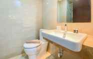 In-room Bathroom 5 Elegant and Nice Designed Studio at Menteng Park Apartment By Travelio