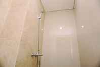 Toilet Kamar Homey and Comfort 2BR at Transpark Bintaro Apartment By Travelio