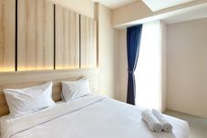 Kamar Tidur Homey and Spacious 1BR Vasanta Innopark Apartment By Travelio
