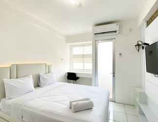 Kamar Tidur 2 Simply and Homey  Studio Riverview Jababeka Apartment By Travelio