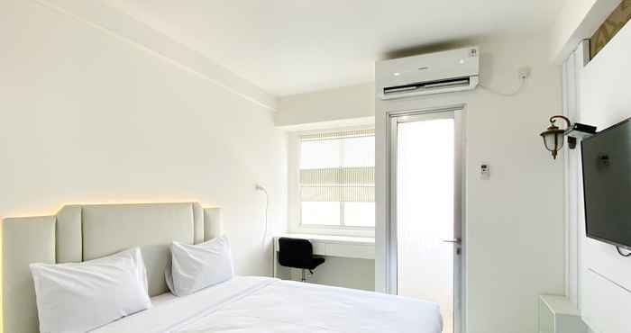 Kamar Tidur Simply and Homey  Studio Riverview Jababeka Apartment By Travelio