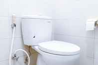 Toilet Kamar Homey and Great Choice 2BR Signature Park Grande Apartment By Travelio