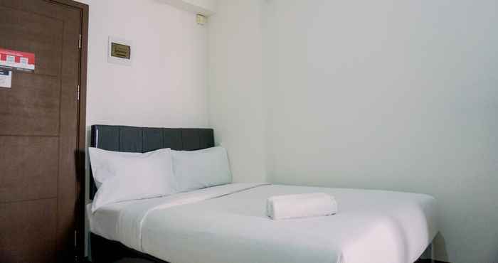 Kamar Tidur Simply Look Studio Apartment at Loftvilles City By Travelio