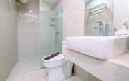 In-room Bathroom 5 Comfort and Homey Stay 2BR Daan Mogot City Apartment By Travelio