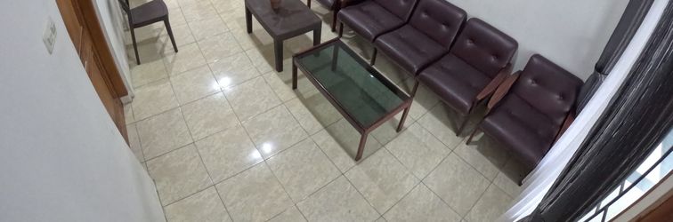 로비 Kenayan Homestay Jogja