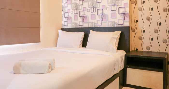 ห้องนอน Wonderful and Comfort 1BR at Green Bay Pluit Apartment By Travelio