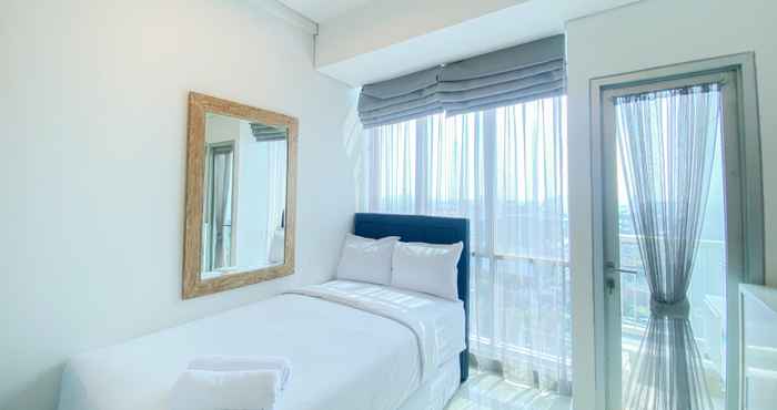 Bilik Tidur Elegant Studio at Capitol Park Residence Apartment By Travelio