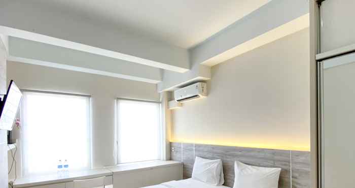 Kamar Tidur Comfy and Modern Look Studio Patraland Urbano Apartment By Travelio