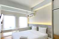 Kamar Tidur Comfy and Modern Look Studio Patraland Urbano Apartment By Travelio