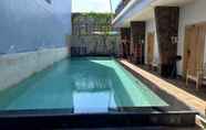 Kolam Renang 4 Lega Legi Town House Seminyak by The Lavana