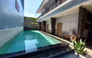 สระว่ายน้ำ 5 Lega Legi Town House Seminyak by The Lavana