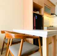 Ruang untuk Umum 3 Homey and Cozy Stay 1BR Vasanta Innopark Apartment By Travelio