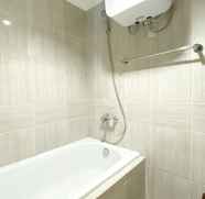 In-room Bathroom 5 Homey and Cozy Stay 1BR Vasanta Innopark Apartment By Travelio