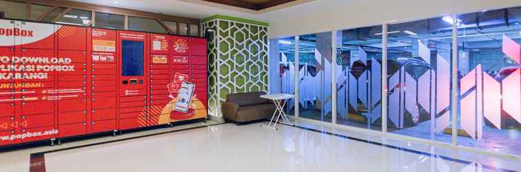 Lobby RedLiving Apartemen Grand Kamala Lagoon - Rooms 911 Tower Barclay South with Netflix