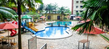 수영장 6 Restful and Modern Studio at Kebagusan City Apartment By Travelio