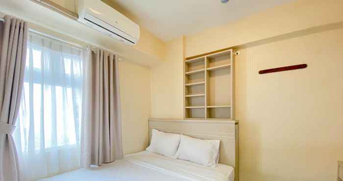 Kamar Tidur Comfy and Great Choice 2BR Green Pramuka City Apartment By Travelio